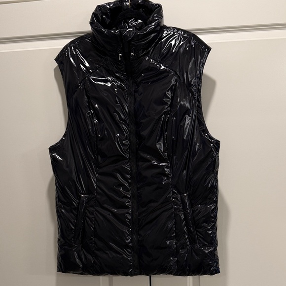 ALO Yoga Women's Shiny Black Vest - Picture 3 of 7